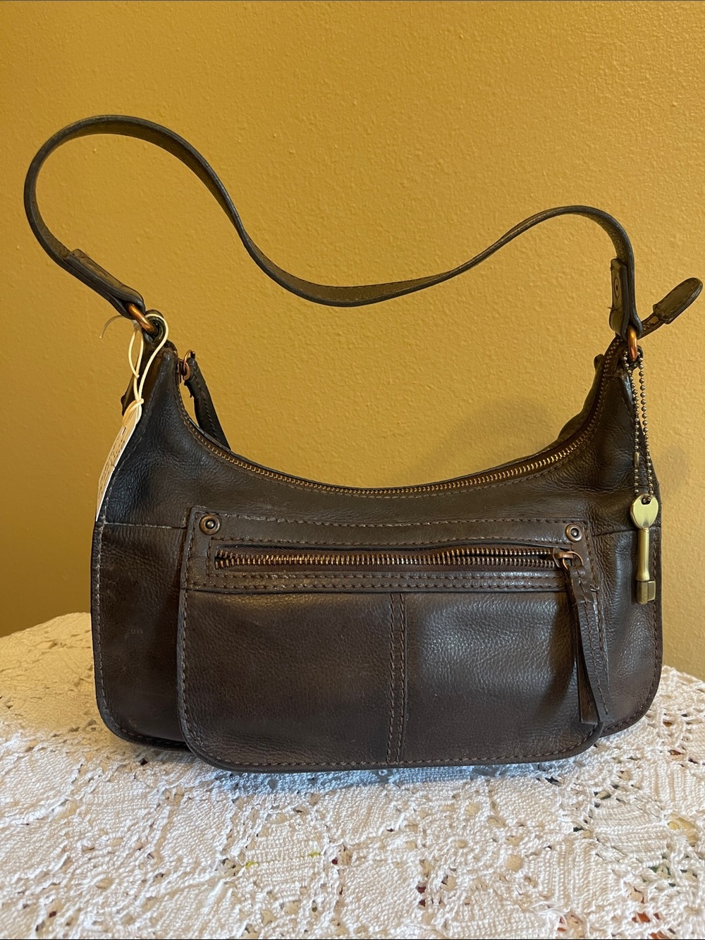 Fossil Leather Shoulder Bag in Dark Brown - Classic Everyday Style,